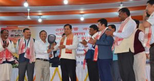 Chief Minister Sarbananda Sonowal distributing financial assistance and inputs to joint liability groups (JLGs) under OIL's CSR scheme 'Project Rupantar' at Duliajan.