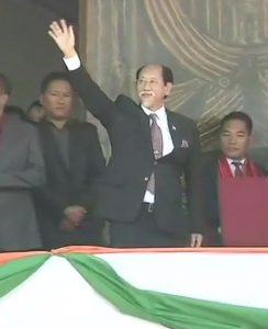 rio waves to crowd