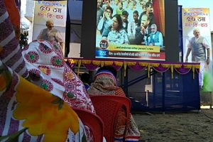 Curious onlookers attentively listening to PM Modi speak durig his 50th episode of Maan ki Baat on Sunday