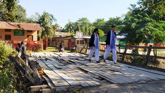 Bridge in dilapidated condition