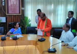 Dr Rajdeep Roy of the BJP getting ready to submit his nomination for Silchar Lok Sabha seat on Monday (1)