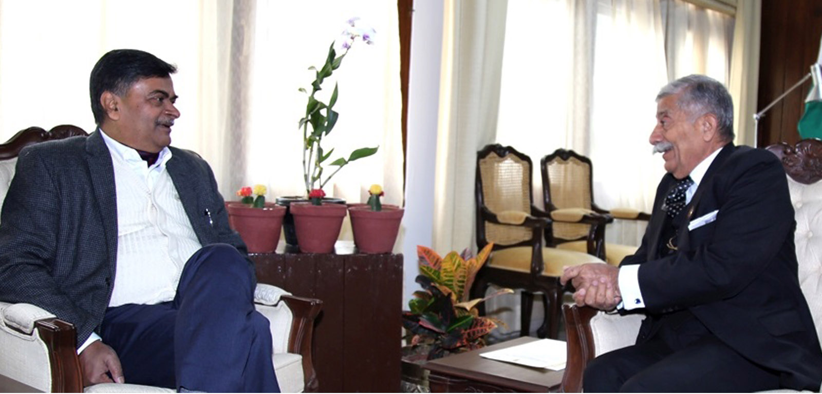 MoS power RK Singh (left) with Arunachal Pradesh Governor Brig (Retd) BD Mishra. Image: Northeast Now