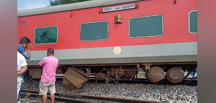 NF Railway train derails