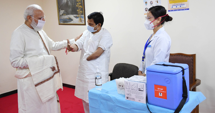 PM Modi at a vaccination centre