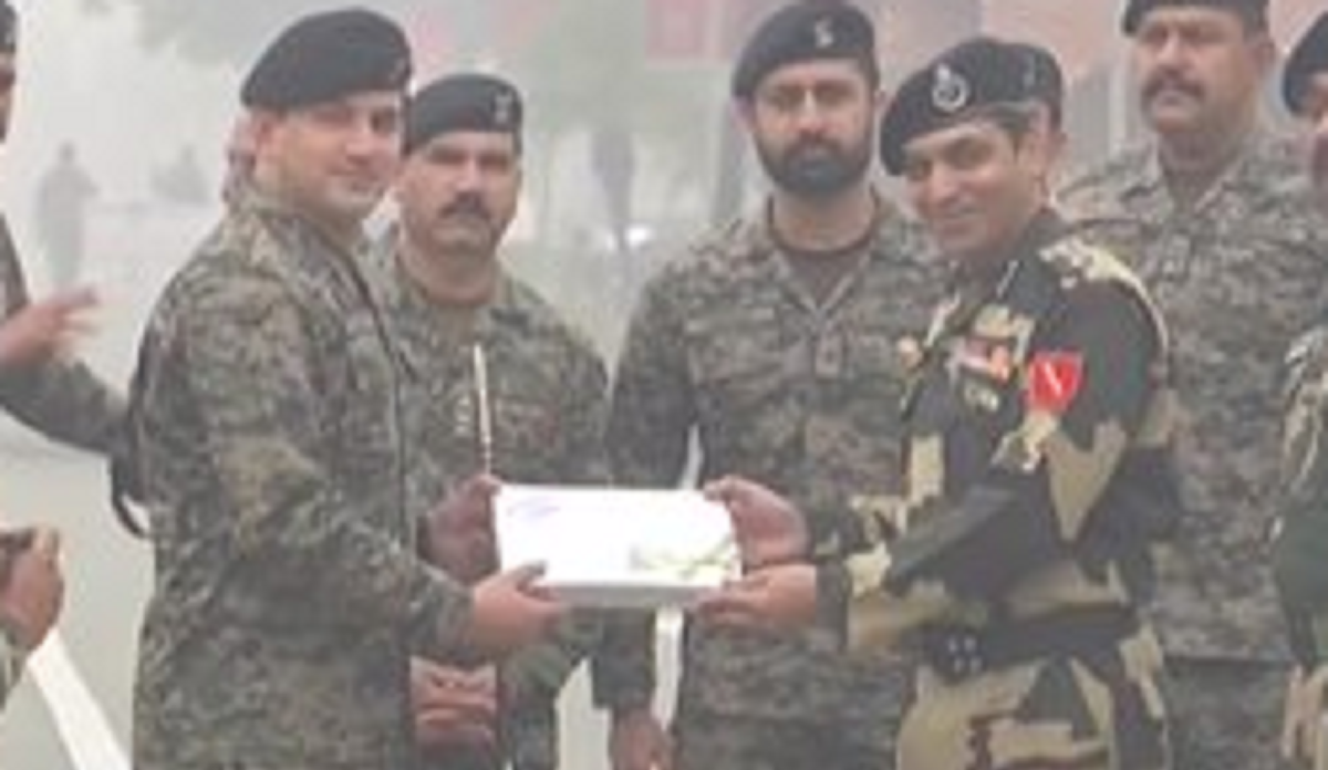 Republic Day 2022: BSF, Pakistan Army exchange sweets