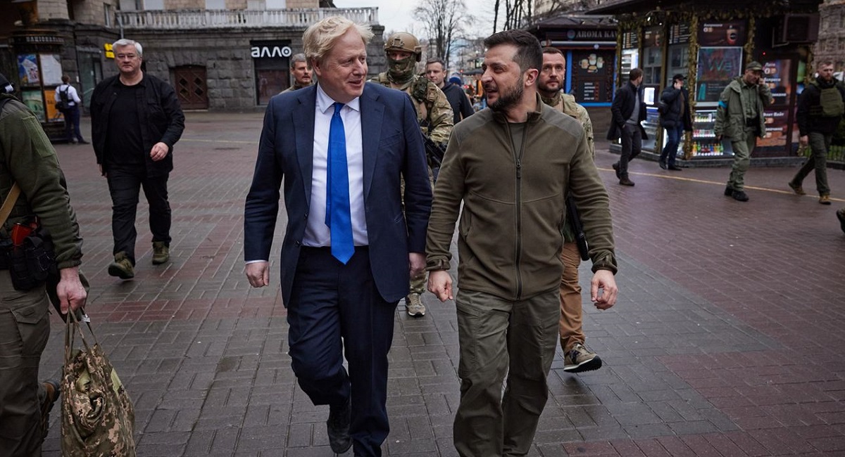 Ukrainian President Volodymyr Zelensky, British PM Boris Johnson take a walk in 