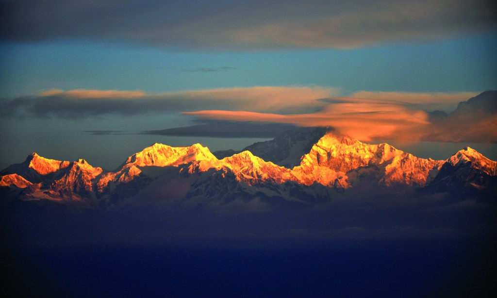 Indian climber dies while climbing Kanchenjunga