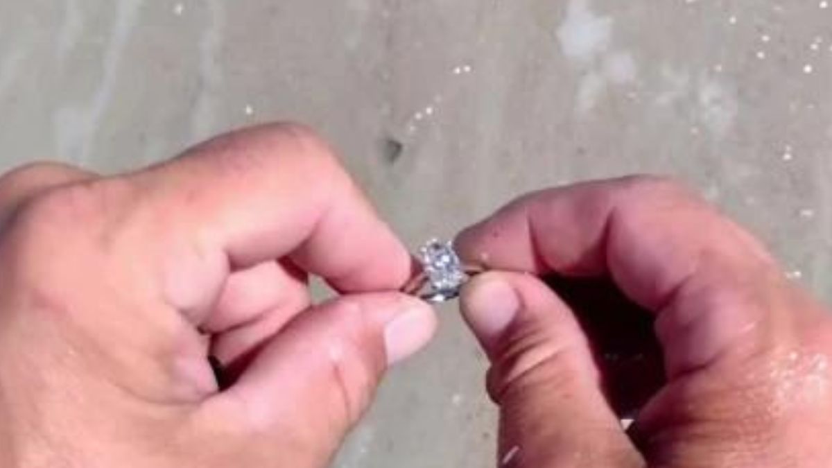 Diamond Jewellery - Diamond Engagement Ladies Ring Manufacturer from Surat