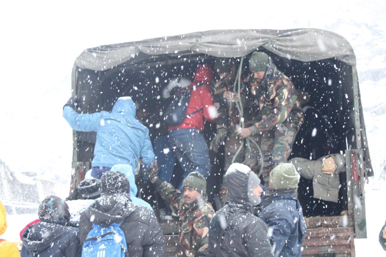 Sikkim: Indian Army Rescues Over 1000 Tourists Stranded Due To Heavy ...