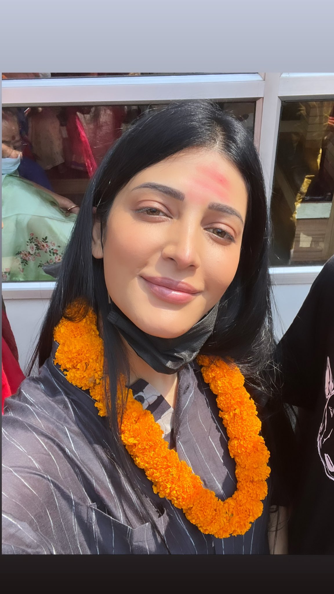 Shruti Haasan visits Kamakhya Temple in Guwahati - NORTHEAST NOW