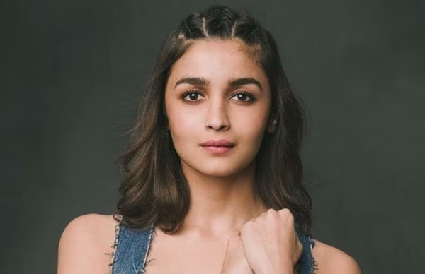 Pin by Saman Baig on It all comes down to how your hair looks. | Alia bhatt  hairstyles, Alia bhatt photoshoot, Alia bhatt