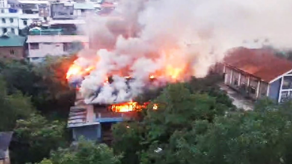 Manipur: Major fire destroys abandoned house near CM's office in Imphal