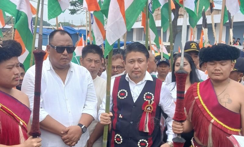 纳加兰：数百人加入Dimapur的Tricolor旅程
